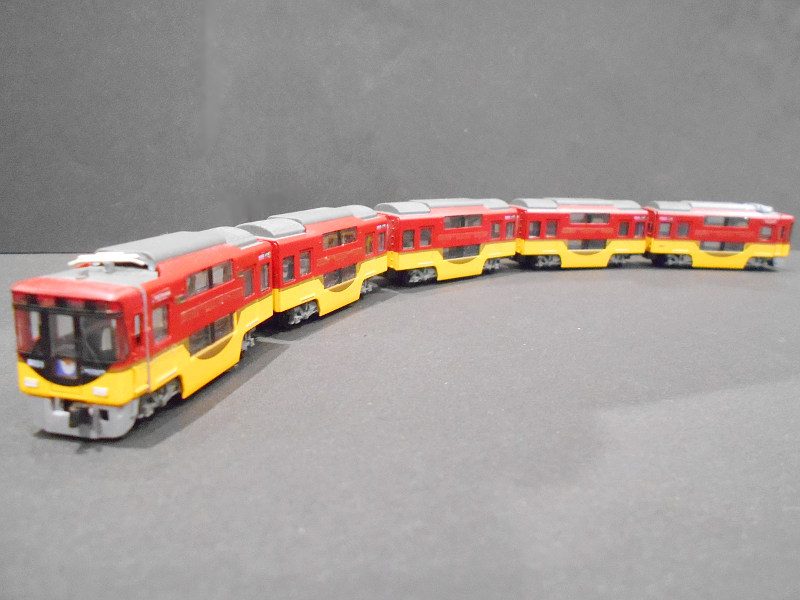 「京阪電鉄8000系総2階建て編成(ウソ電)」編成全体像 「京阪電鉄8000系総2階建て編成(ウソ電)」編成全体像