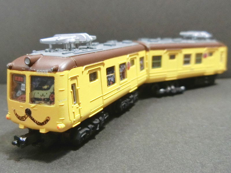 「東急電鉄5000系ポムポムトレイン(ウソ電)」編成全体像 「東急電鉄5000系ポムポムトレイン(ウソ電)」編成全体像