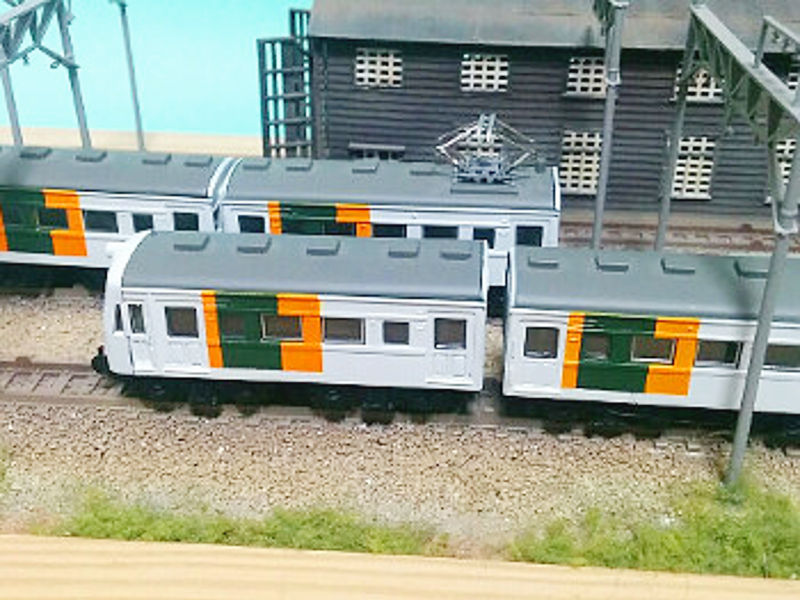 「伊豆箱根鉄道80系リニューアル車(ウソ電)」車両全体像 「伊豆箱根鉄道80系リニューアル車(ウソ電)」車両全体像