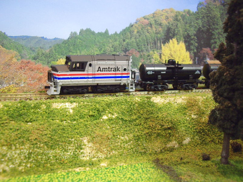 山間部を行くAmtrak FP80 山間部を行くAmtrak FP80