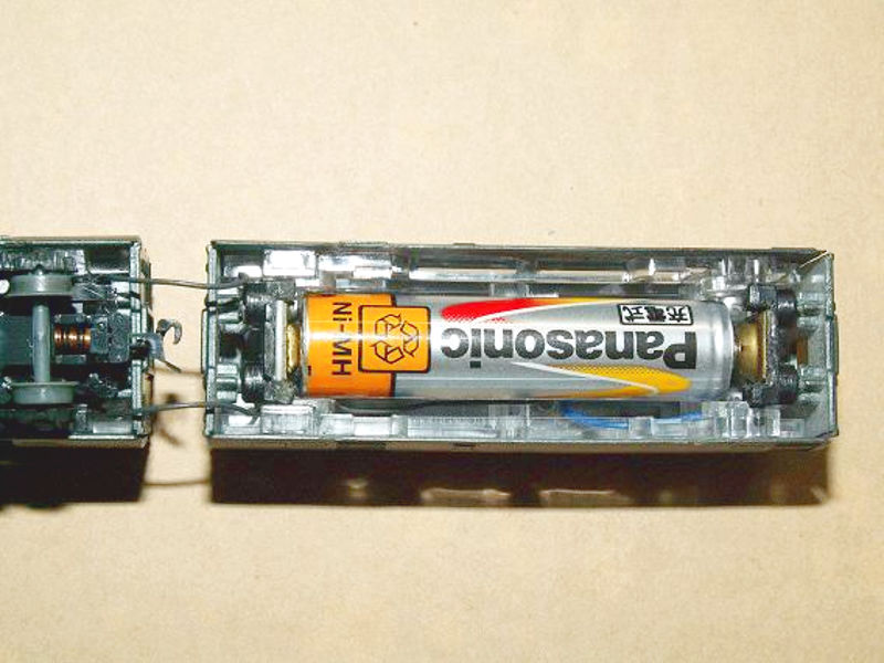 中間車はカメラ用の電源車です 中間車はカメラ用の電源車です