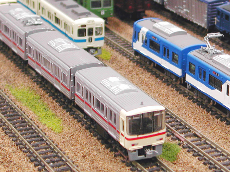 「京王電鉄8000系(えんじ色帯・ウソ電)」編成全体像 「京王電鉄8000系(えんじ色帯・ウソ電)」編成全体像