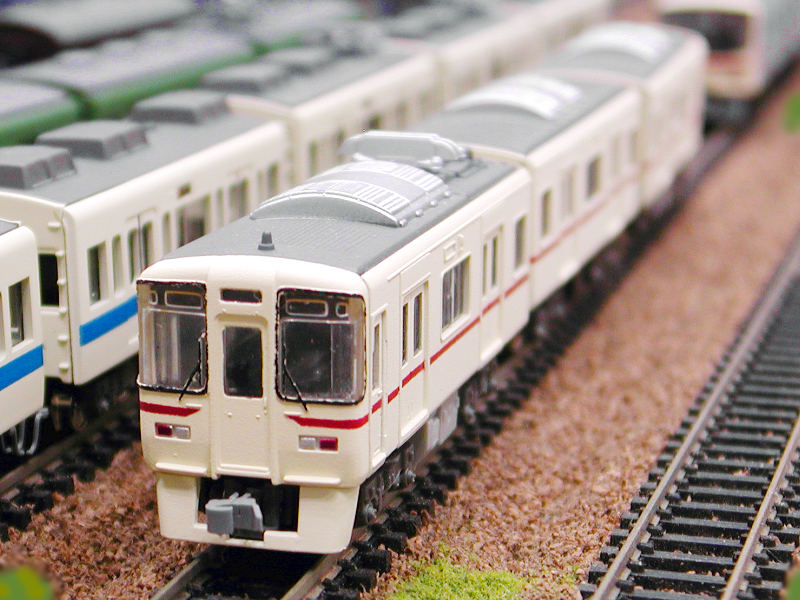 「京王電鉄9000系(えんじ色帯・ウソ電)」編成全体像 「京王電鉄9000系(えんじ色帯・ウソ電)」編成全体像