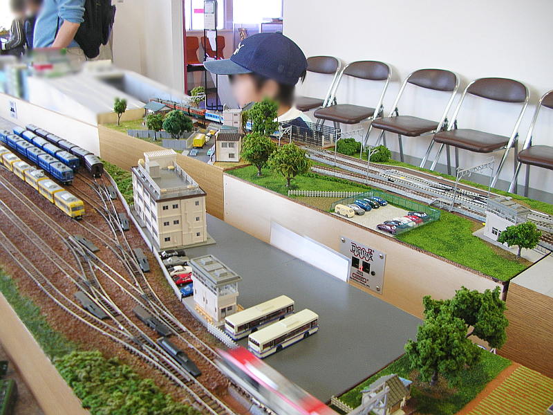 見入るキッズ 見入るキッズ