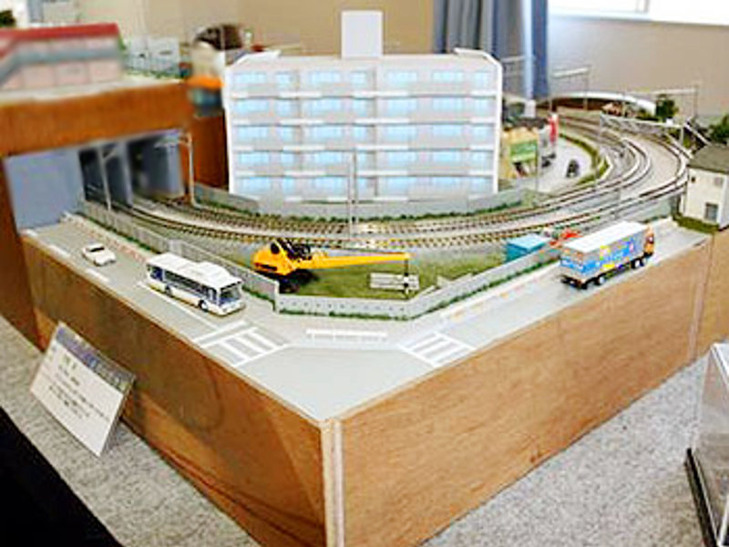 「ZERO」隊員作のペーパー製マンション 「ZERO」隊員作のペーパー製マンション