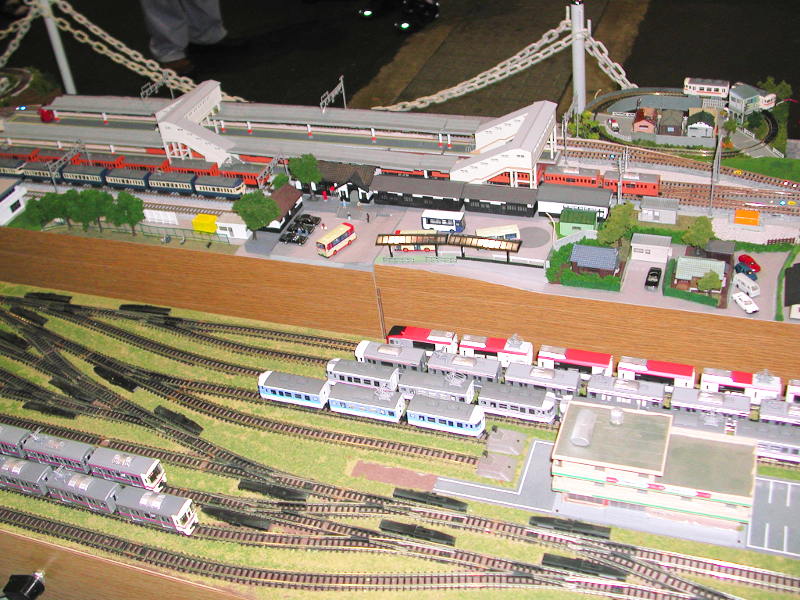 「まりりん」隊員作のJR高尾駅前広場 「まりりん」隊員作のJR高尾駅前広場