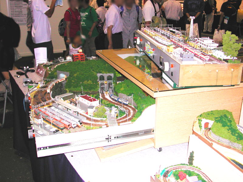 「Nakanaka」隊員作の「練馬鉄道 食卓本線」レイアウト 「Nakanaka」隊員作の「練馬鉄道 食卓本線」レイアウト