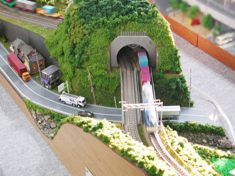 JR中央本線と国道20号線(甲州街道) JR中央本線と国道20号線(甲州街道)