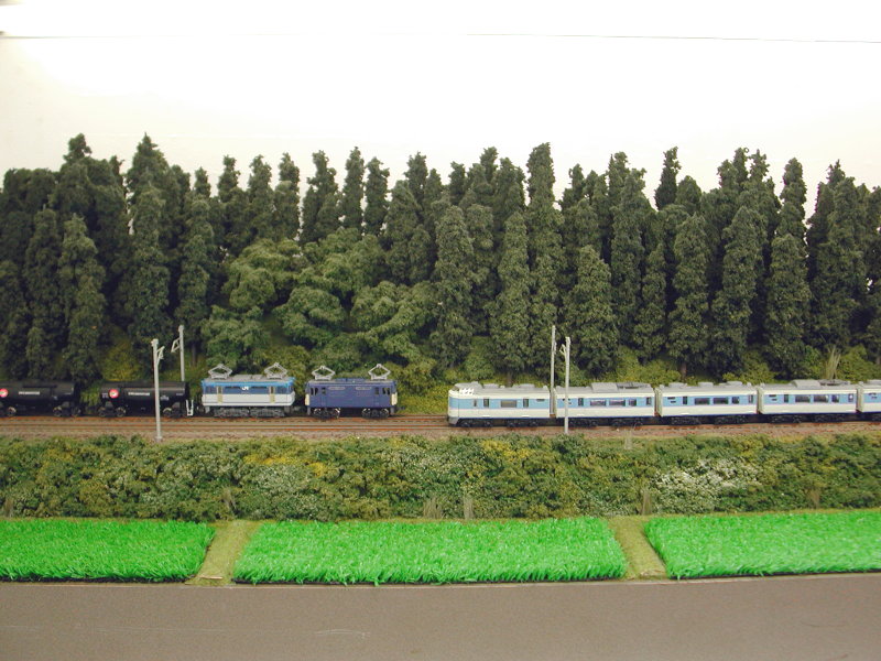 特急「あずさ」とEF64形の石油タンク列車のすれ違い 特急「あずさ」とEF64形の石油タンク列車のすれ違い