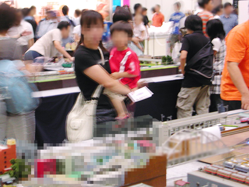 ママと一緒に熱心に見ていました ママと一緒に熱心に見ていました