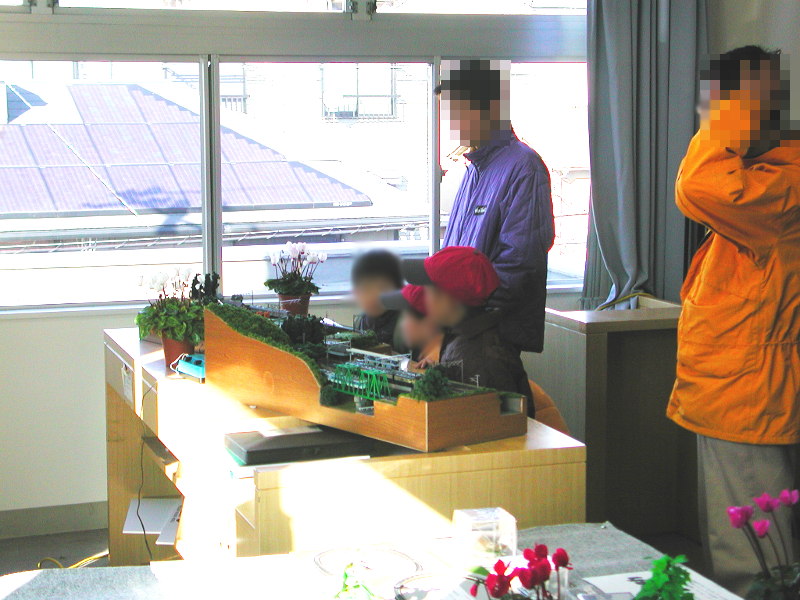 キッズがみんなで盛り上がっています キッズがみんなで盛り上がっています