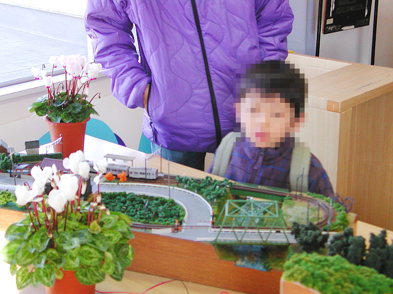 静かに熱く見つめる少年 静かに熱く見つめる少年