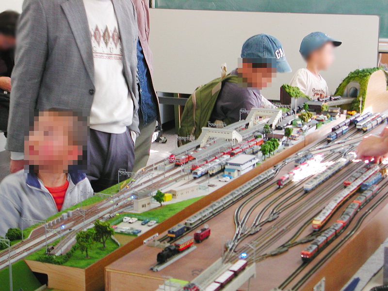 男の子って本当に電車好きですね(笑) 男の子って本当に電車好きですね(笑)