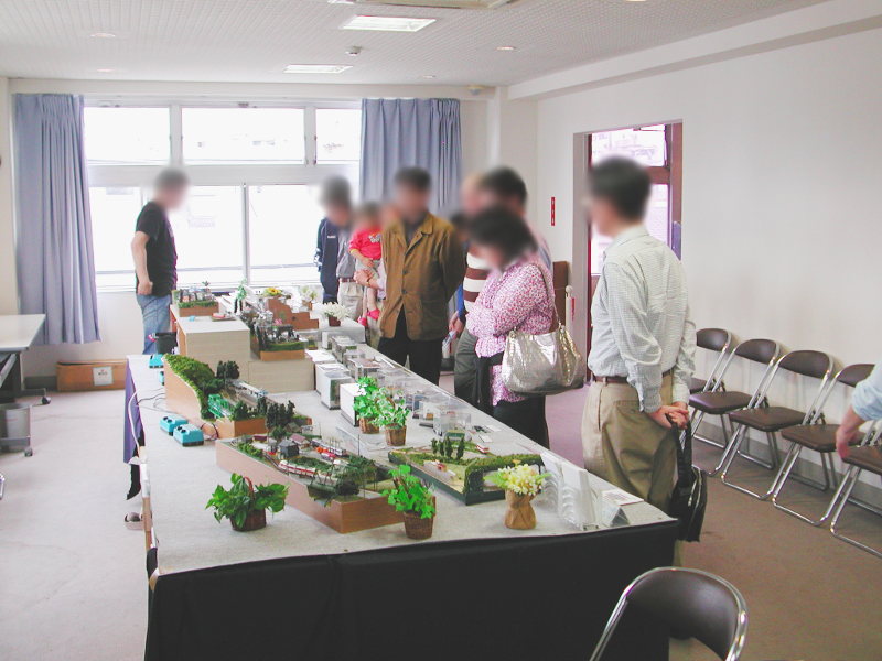 みなさん見入ってます みなさん見入ってます