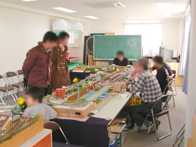 Bトレインについて熱心に質問するお姉さん Bトレインについて熱心に質問するお姉さん