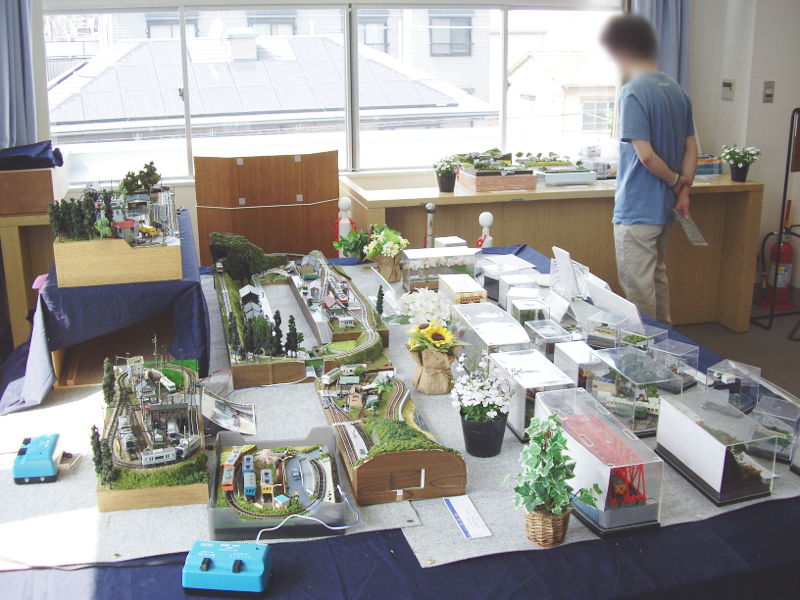 会場の中から入口を見る 会場の中から入口を見る