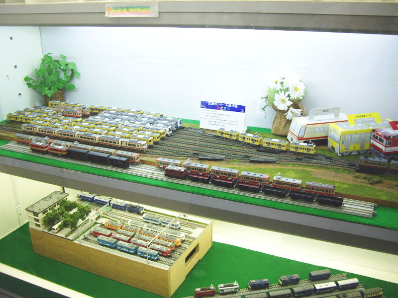 会場奥は改造車両の展示コーナー 会場奥は改造車両の展示コーナー