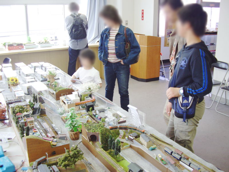 会場の中から入口を見る 会場の中から入口を見る