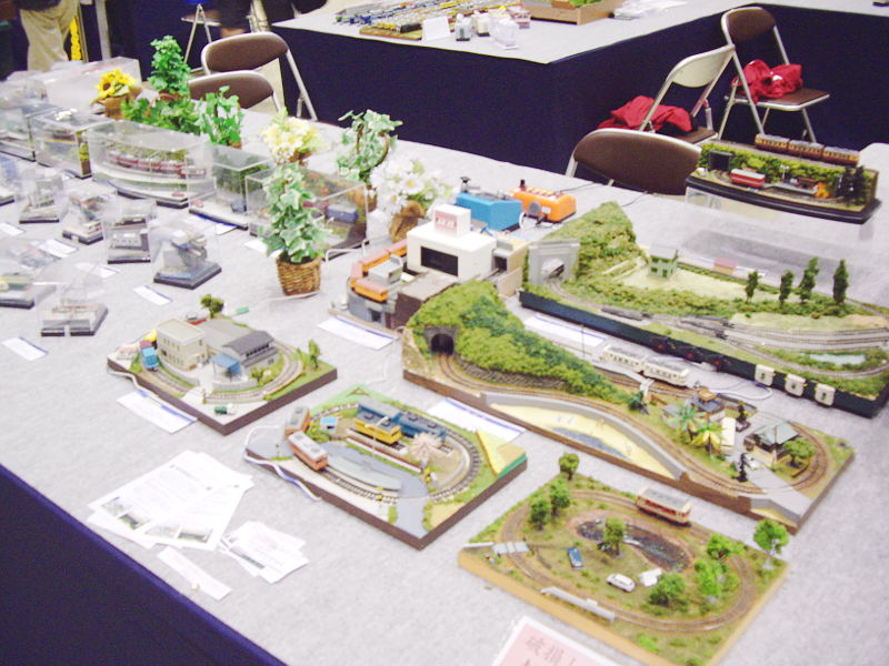 裏側の中央はA4サイズ他のミニレイアウトの展示コーナー 裏側の中央はA4サイズ他のミニレイアウトの展示コーナー