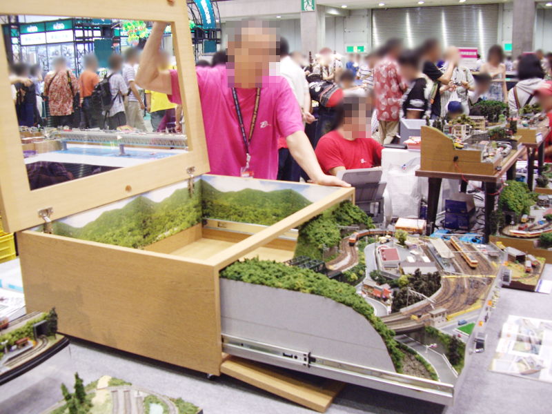 「Nakanaka」隊員作の「練馬鉄道 食卓本線」レイアウトのご開帳 「Nakanaka」隊員作の「練馬鉄道 食卓本線」レイアウトのご開帳