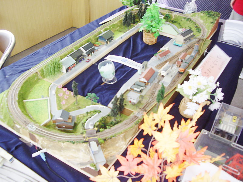 入口正面には「たかし」隊員作の「成長するレイアウト」を展示 入口正面には「たかし」隊員作の「成長するレイアウト」を展示