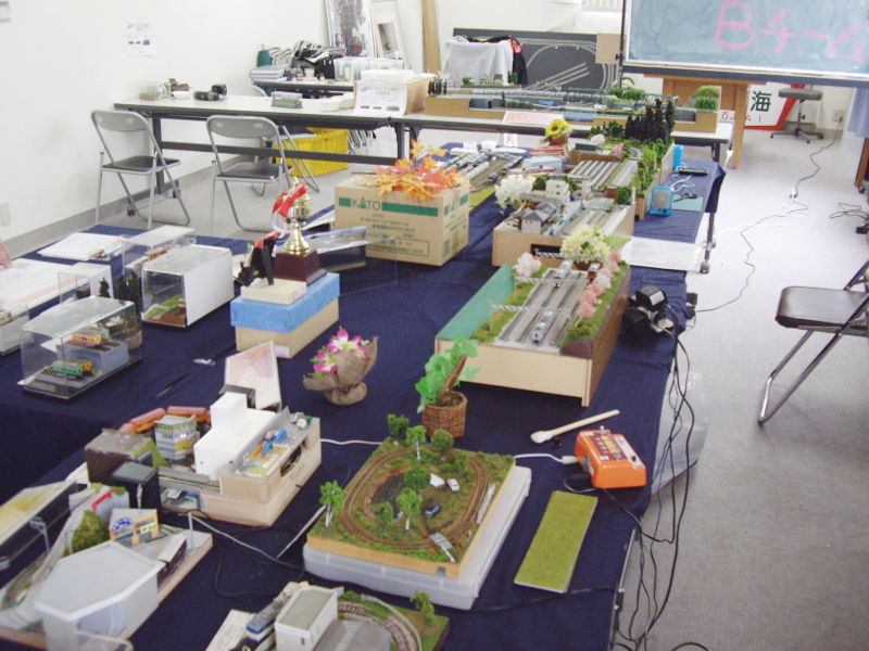 会場奥側はDCCモジュールや改造車両の展示コーナー 会場奥側はDCCモジュールや改造車両の展示コーナー