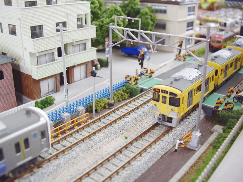 「まりりん」隊員の「西武王国」と中野通り踏切モジュール 「まりりん」隊員の「西武王国」と中野通り踏切モジュール