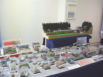 奥はジオラマや改造車両の展示コーナー 奥はジオラマや改造車両の展示コーナー