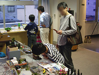 裏側はどうなってるんだろう…? 裏側はどうなってるんだろう…?