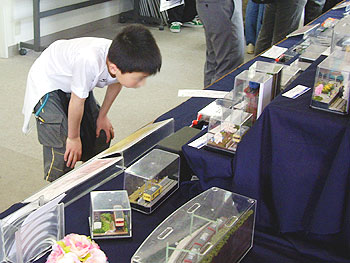 じーっと見つめるキッズ・その1 じーっと見つめるキッズ・その1