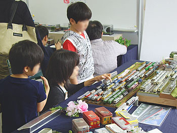 改造車両コーナーもママが夢中♪ 改造車両コーナーもママが夢中♪