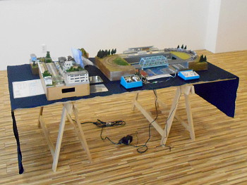 左側に運転体験コーナーとミニ撮影スタジオ 左側に運転体験コーナーとミニ撮影スタジオ