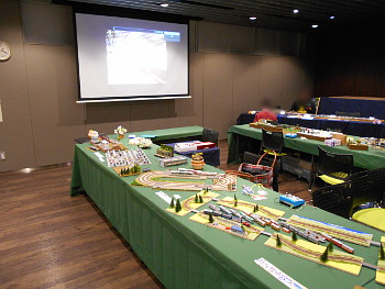 展示台を緑色に変えてみました 展示台を緑色に変えてみました