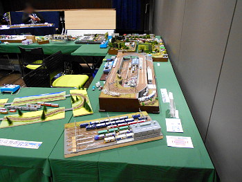 作者ごとに区画を分けて配置 作者ごとに区画を分けて配置