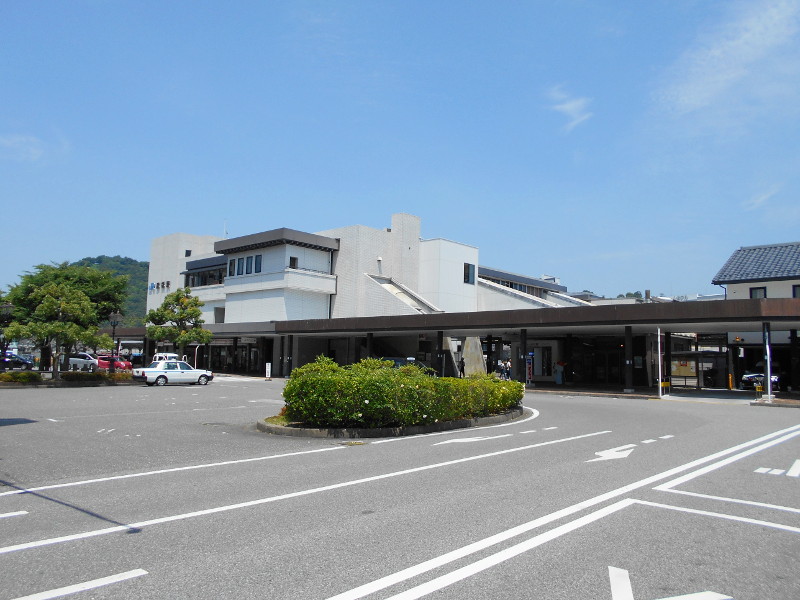 「彦根」駅前ですよ~♪ 「彦根」駅前ですよ~♪