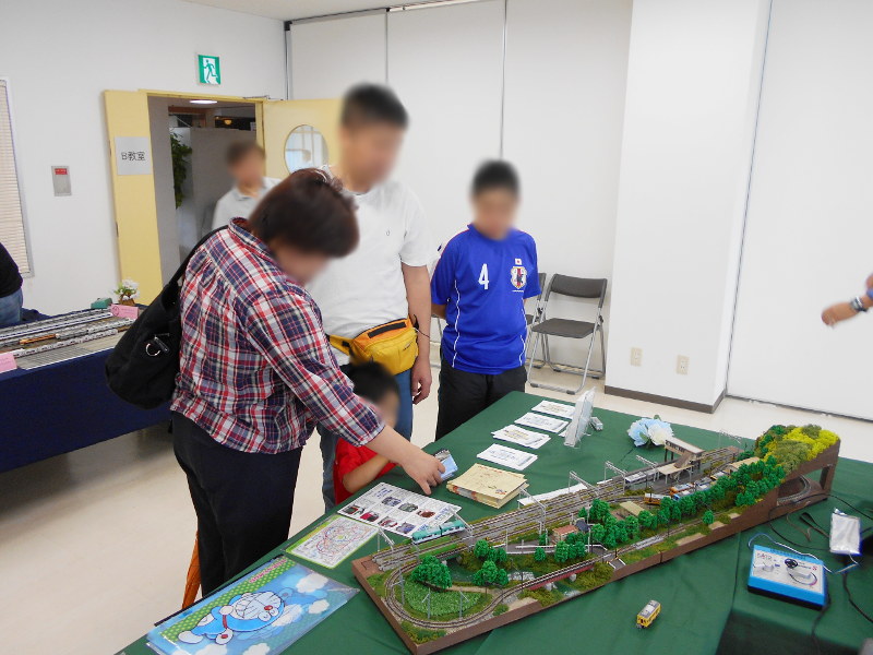 どれにしようか悩むキッズ どれにしようか悩むキッズ