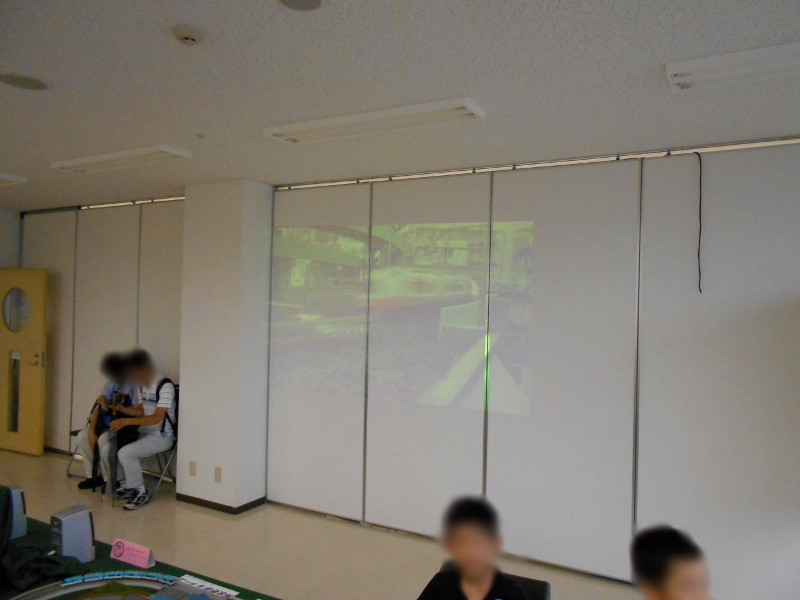 壁に動画を上映 壁に動画を上映