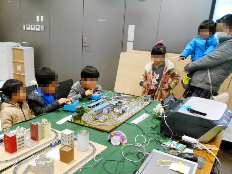 大人気の運転体験コーナー 大人気の運転体験コーナー