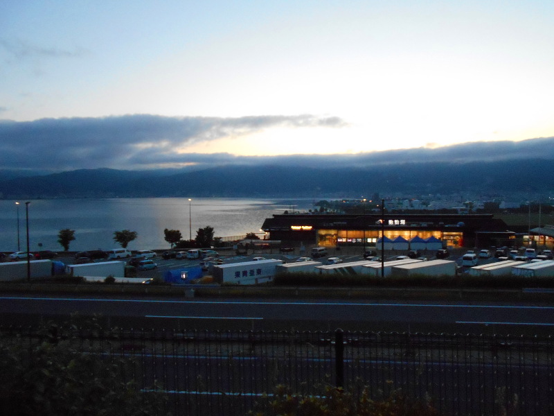 日の出前の諏訪湖 日の出前の諏訪湖