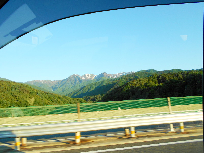 中央アルプスにはまだ雪が… 中央アルプスにはまだ雪が…