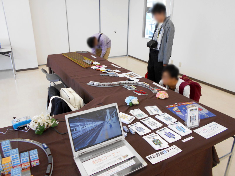 Bチームの動画とペーパークラフト配布のコーナー Bチームの動画とペーパークラフト配布のコーナー