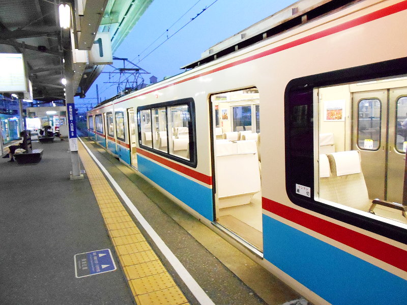 「あかね」号、座席がスゲーっ★ 「あかね」号、座席がスゲーっ★