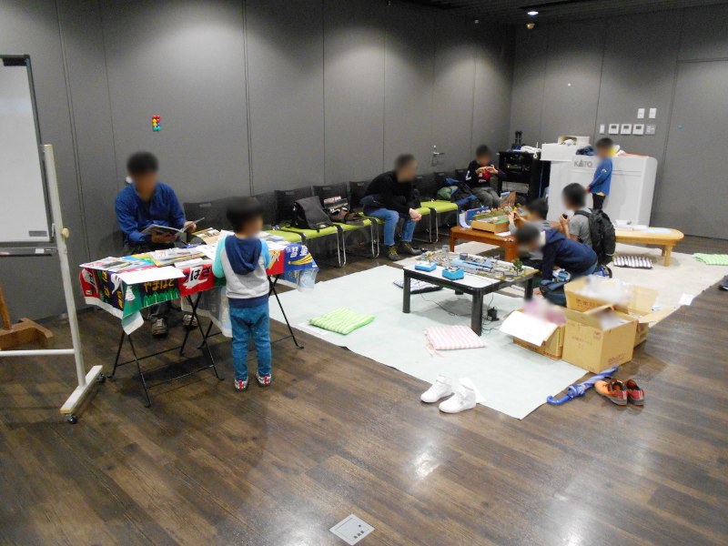 左奥は大人気のこたつランドコーナー♪ 左奥は大人気のこたつランドコーナー♪