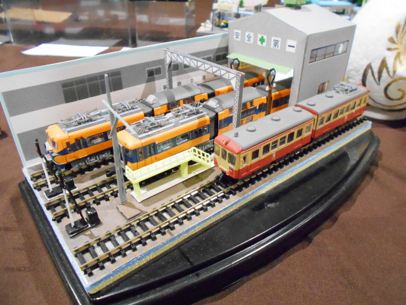 こちらの車庫も紙製です こちらの車庫も紙製です