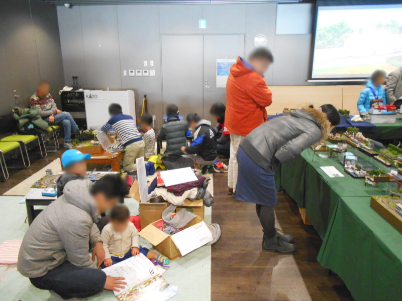 左奥は大人気のこたつランドコーナー♪ 左奥は大人気のこたつランドコーナー♪