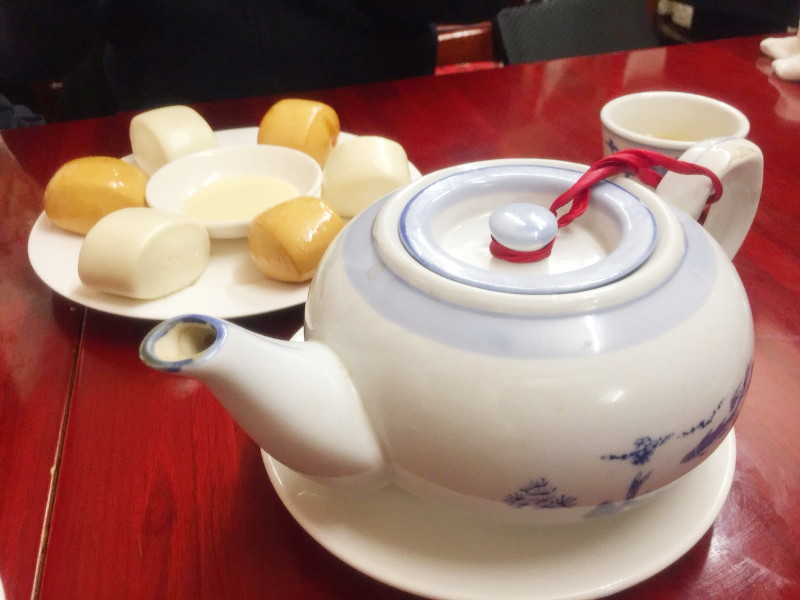 揚げ饅頭と練乳の奇跡のコラボ 揚げ饅頭と練乳の奇跡のコラボ