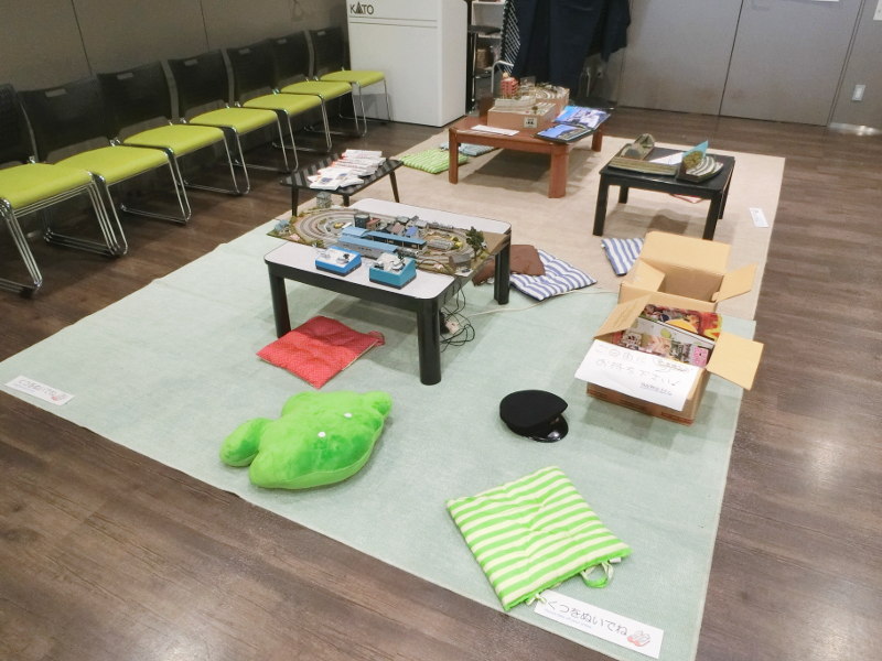 左は大人気のこたつランドコーナー♪ 左は大人気のこたつランドコーナー♪