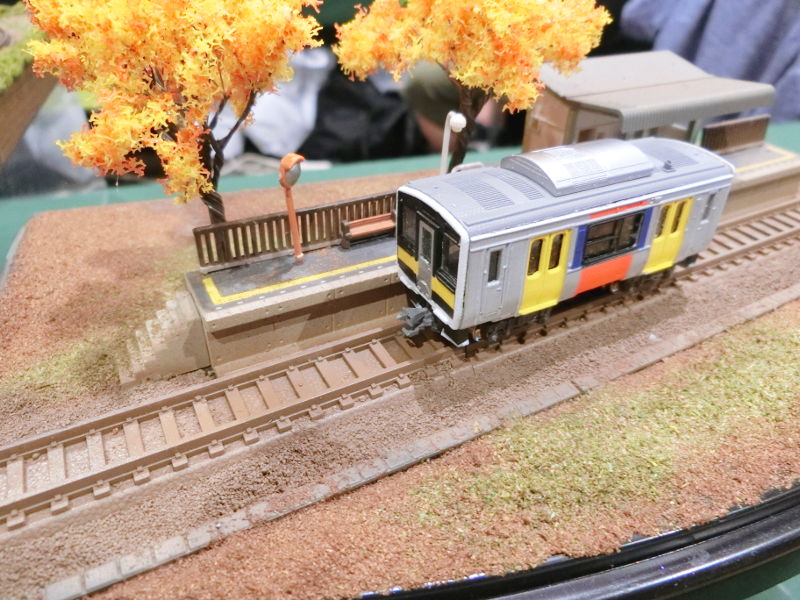 「ヒロ」隊員の紅葉とローカル駅ワンジオ 「ヒロ」隊員の紅葉とローカル駅ワンジオ