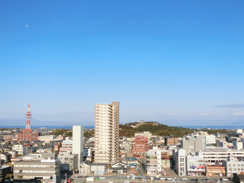 彦根城と琵琶湖と満月 彦根城と琵琶湖と満月