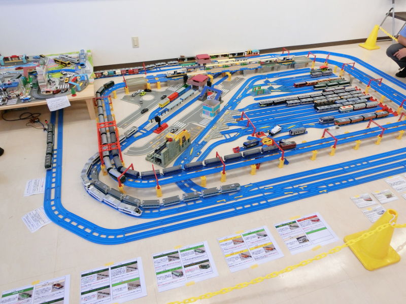 プラレールの巨大レイアウト プラレールの巨大レイアウト